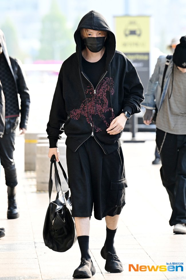 doyounggpcs's tweet photo. doyoung on NEWSEN 🖤 #도영 https://t.co/XA8whCn7n5
