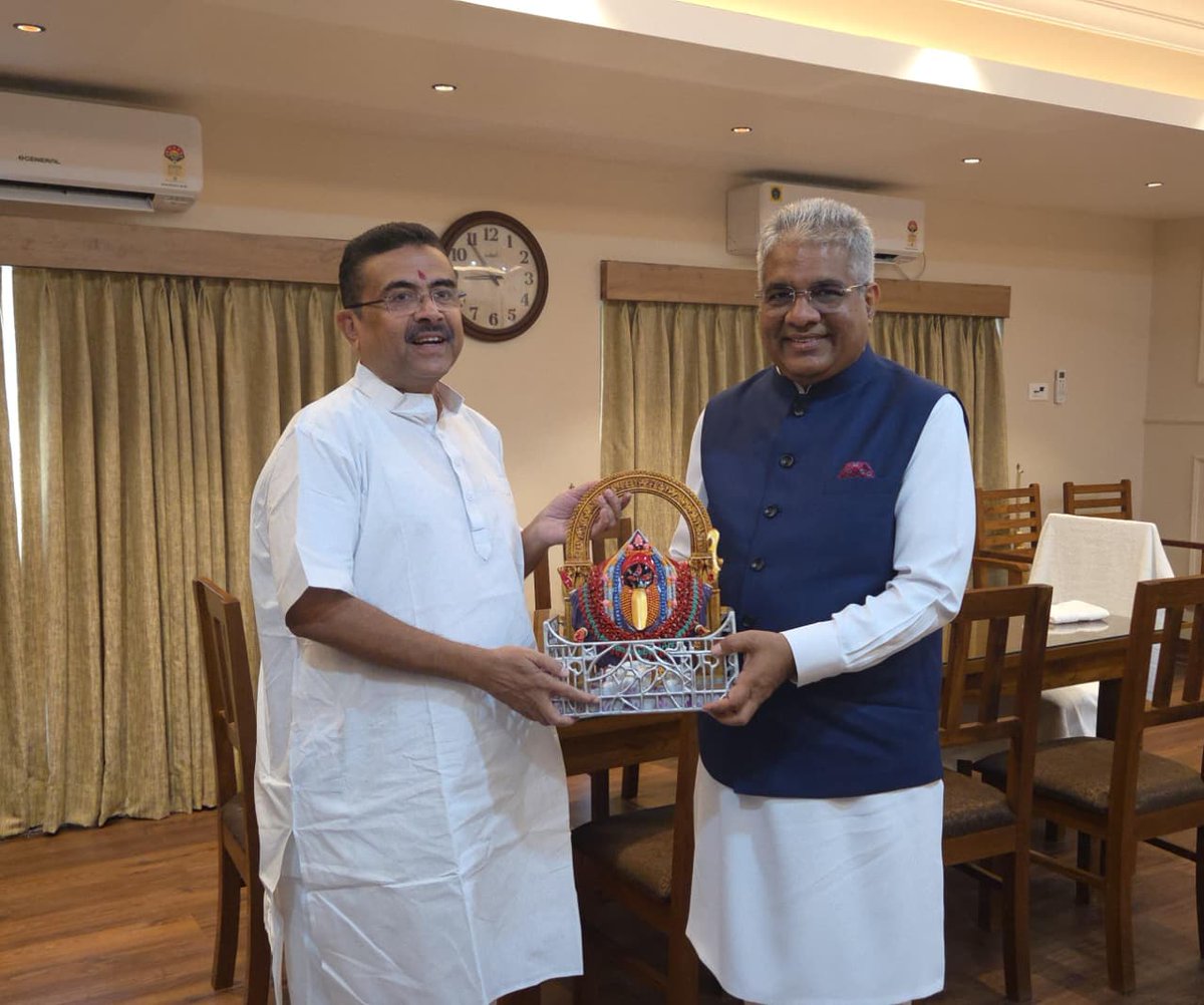 cmowbgov's tweet photo. The Hon'ble Chief Minister Shri Suvendu Adhikari had a courtesy meeting with Union Environment Minister Shri Bhupender Yadav today, discussing how to strengthen Center-State coordination to ensure West Bengal's development. https://t.co/tc0Qk8nurF