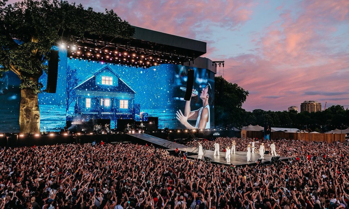 ChartUpdate_'s tweet photo. ATEEZ delivered a spectacular headline performance at BST Hyde Park, captivating a massive crowd with an incredible show. https://t.co/FyRTlQ4JuL