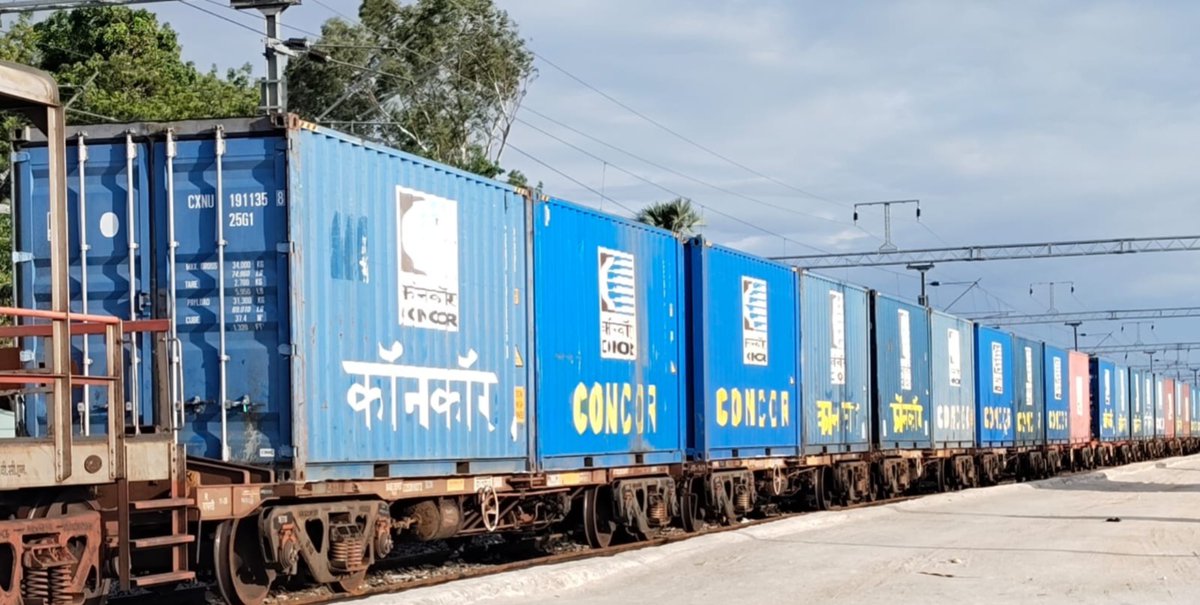 RailMinIndia's tweet photo. Strengthening India's multimodal logistics! 🚆📦

Veldurthi Goods Shed in Andhra Pradesh has dispatched its first container rake carrying 2,760 tonnes of pig iron to Phillaur, Punjab.

As an Exclusive Container Rail Terminal, it will boost container freight movement and enable more efficient, customer-centric logistics across the region.

#Hungry4Cargo