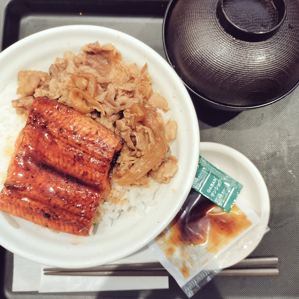 toshi104_check's tweet photo. ランチに松屋にて、優待券利用で「うなぎコンボ牛めし」

コレで松屋フーズHDの今日期限の優待券も無事消費完了✅

美味しくいただきました😋

#株主優待 https://t.co/8MvEzXQ6nR