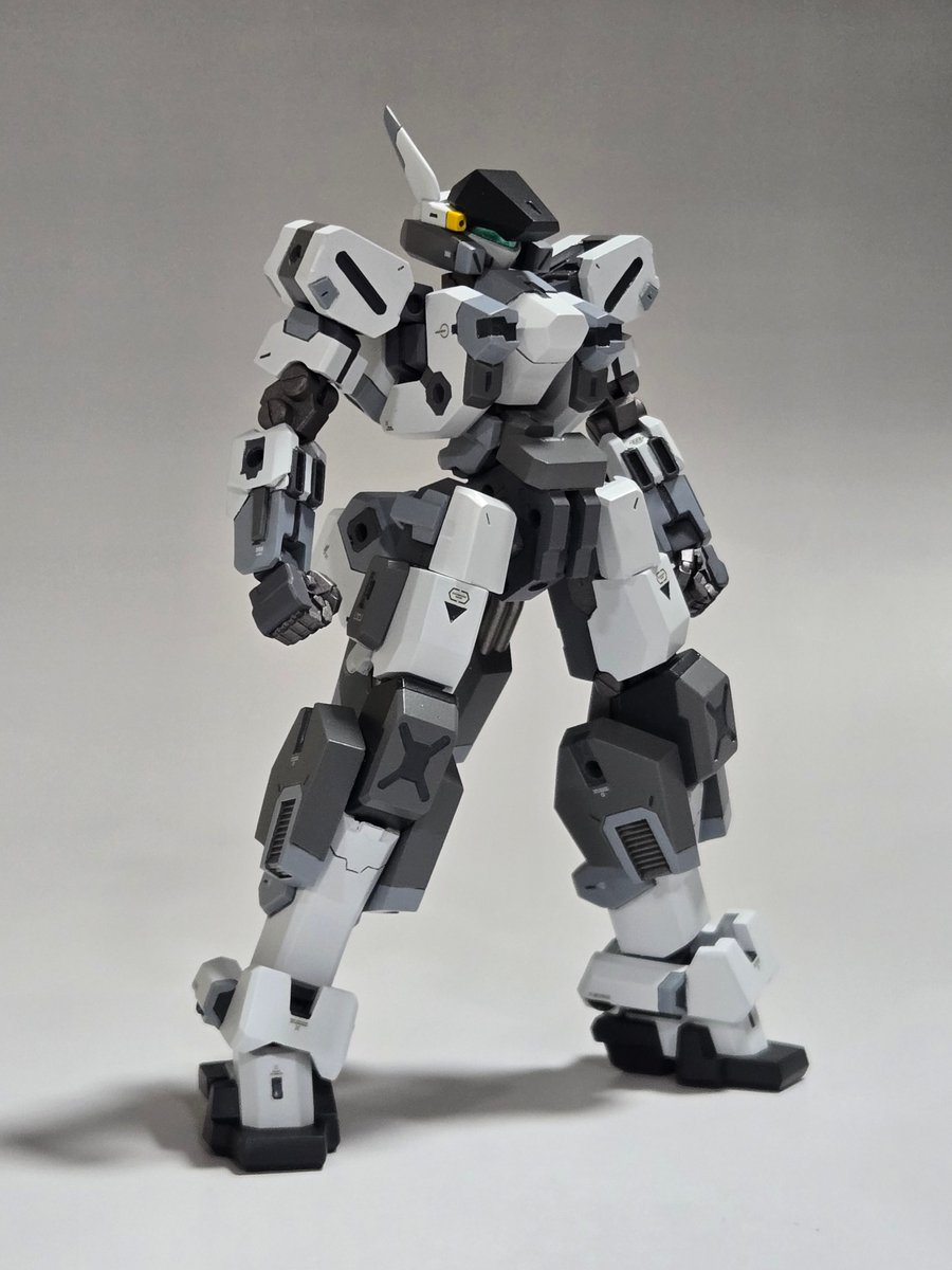 fngorogey_mk2's tweet photo. 【素体】
ハードポイントは肩アーマー接続部を含め全身に20箇所配置されている。

 #フレームアームズ https://t.co/Rh2UNFPswp