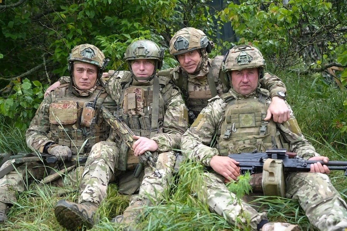 Perimetr123's tweet photo. На войне такое братство дороже любого снаряжения — когда знаешь, что рядом свои и спина прикрыта. Берегите друг друга, мужики. Ждём всех домой 🙏 https://t.co/l9SeYW0wbs