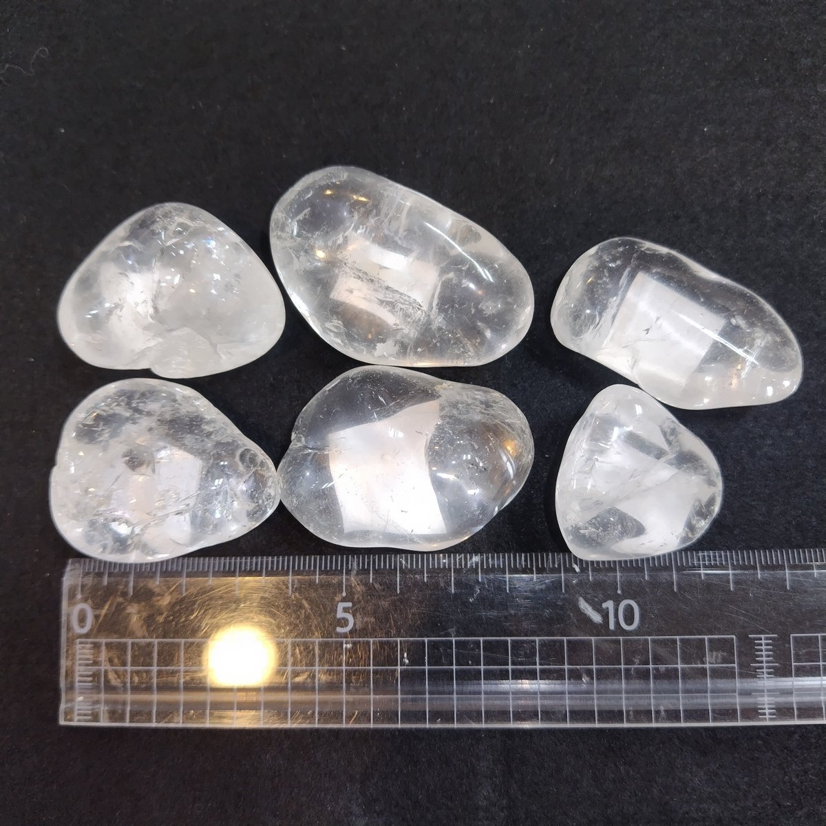 crystalworld928's tweet photo. 【水晶タンブル】
約3～4㎝ほどの少し大きめなブラジル産水晶タンブル。
レインボー🌈入りの水晶は早い者勝ちです♪
＃天然石 ＃パワーストーン https://t.co/G2qQw2Otri