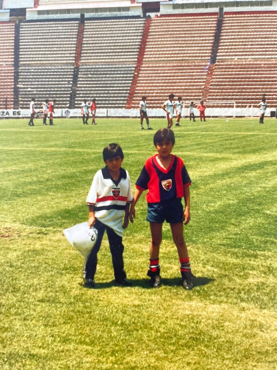 Raving_Rabbitt's tweet photo. @Atlante Antes de aprender a ganar, aprendimos a ser atlantistas. El Azulgrana nos vio. Queremos vivir México vs Ecuador juntos. https://t.co/oVdYpgcGGs