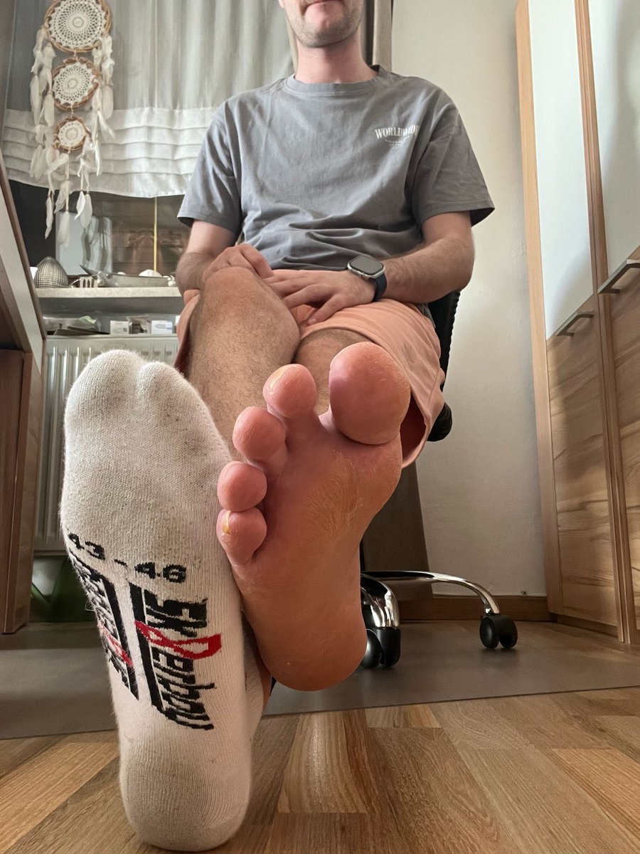 KingSize199619's tweet photo. Es ist schon echt peinlich, wie sehr du auf Kontrolle, Demütigung und Füße und verschwitzte Socken stehst
und ich werde das schön ausnutzen
#breathcontrol #masterfeet #orgasmus #sagging #sklave #sneakers #sniffen #socks #trampling #soccer #game #trampling #Konrollverlust https://t.co/VjQdu0xE1s