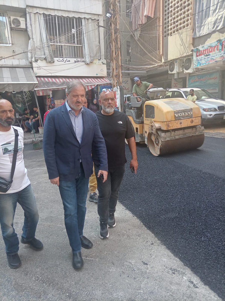 brahimzeidan's tweet photo. قمتُ بجولات تفقدية على أعمال التزفيت الجارية في عددٍ من مناطق العاصمة، للاطلاع على سير الأعمال ومتابعة تنفيذها، وذلك كحلّ مرحلي إلى حين استكمال التحضيرات اللازمة لإطلاق مناقصة شاملة على مستوى العاصمة لمعالجة هذا الملف بشكل متكامل. https://t.co/8nNr7lE3ve