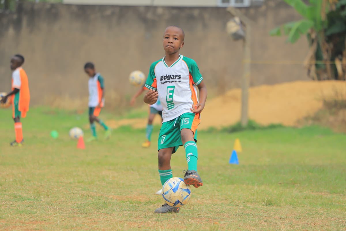 EdgarsYouth's tweet photo. Built different. πͺβ½οΈ
#playprofessionally #FutureStars #YouthFootball #EdgarsYouthProgramme #Football #UgandaFootball https://t.co/bgJh6mTVAY
