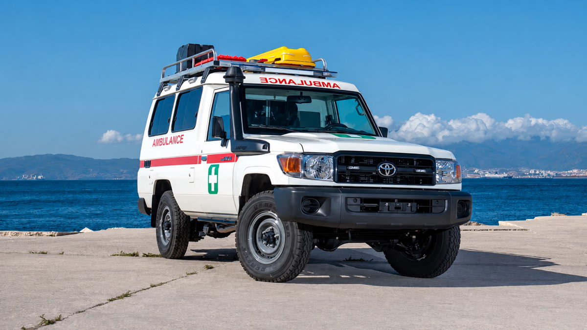 GRJ79K's tweet photo. 🚑💨 I like the mirrored "AMBULANCE".😎👍
#Toyota #LandCruiser78
#Troopy #TroopCarrier #Ambulanc https://t.co/ZjVxgOsJ5Q