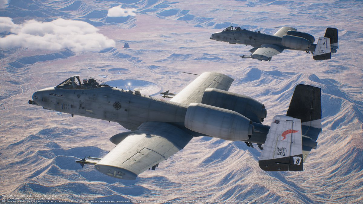 PROJECT_ACES's tweet photo. 【🐥ナゲッツの戦闘機紹介:A-10C Thunderbolt II】
重武装と高耐久性を備えた、近接航空支援用途の攻撃機。低速域下の安定した機動性と、30mm機関砲を始めとした対地攻撃兵装によって自らの有用性を証明した。愛称は「サンダーボルトII (落雷) 」。
#ACECOMBAT #ACE8 https://t.co/ogTbL66f6f