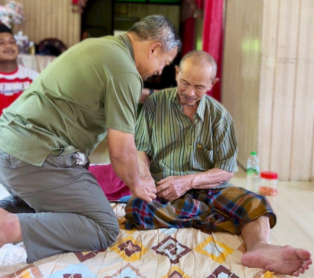 Dr_AzmanIbrahim's tweet photo. Abe Mat Batang Gergaji, orang lama kita dalam parti. Pejuang yang tak pernah kenal erti perit. Istiqamah dari dulu sehingga kini. 

Abe Mat diuji dengan sedikit keuzuran. Sama-sama kita doakan agar dikembalikan kesihatan. https://t.co/Tb0873OWSY