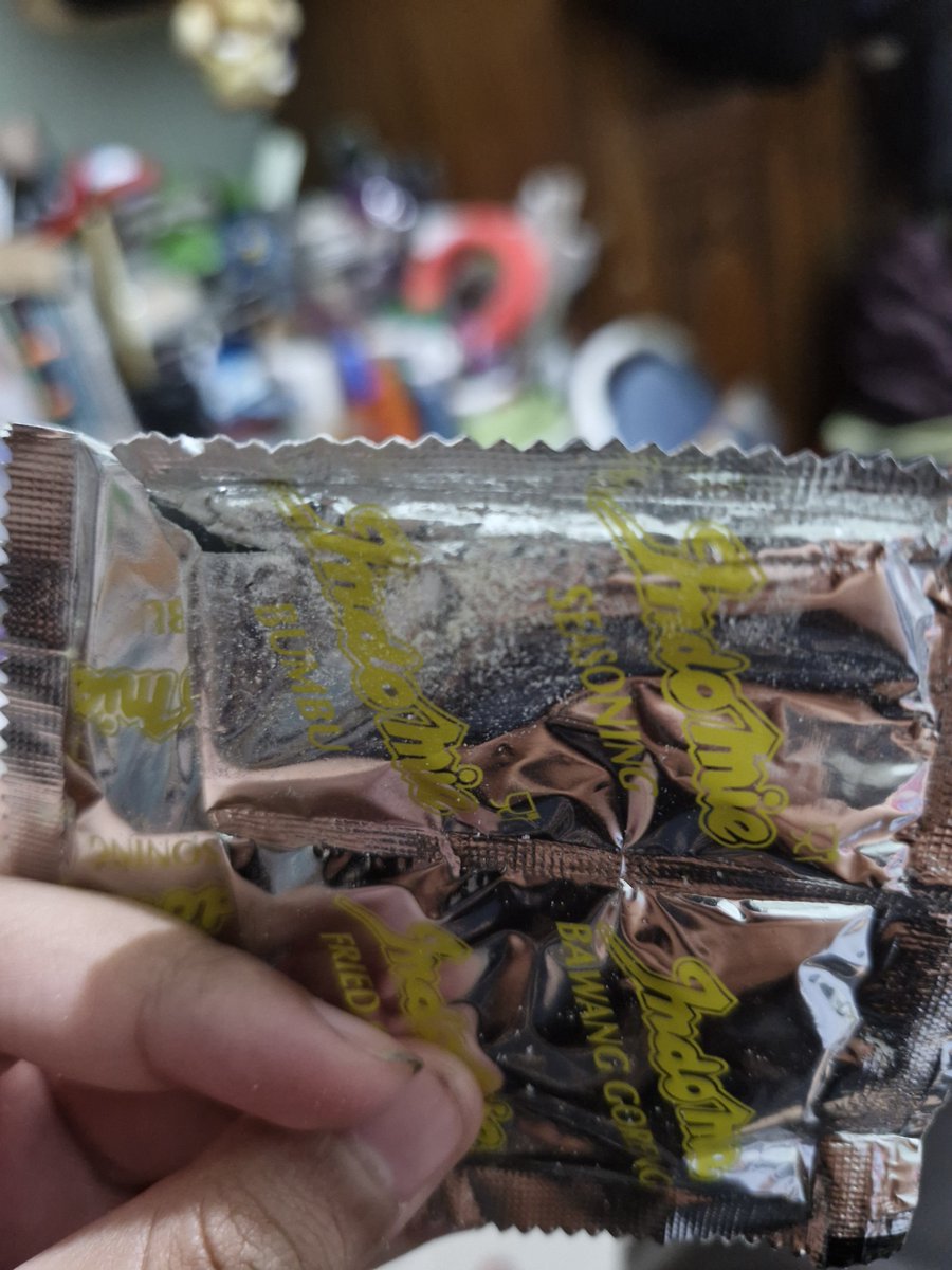 alicemodeus's tweet photo. Mau masak indomie double, eh salah 1 udh kerobek bungkus bumbunya hmpir ga bersisa, hambar dong jdnya

Gmna nih min?
@Indomielovers https://t.co/cPKf7ihIWl