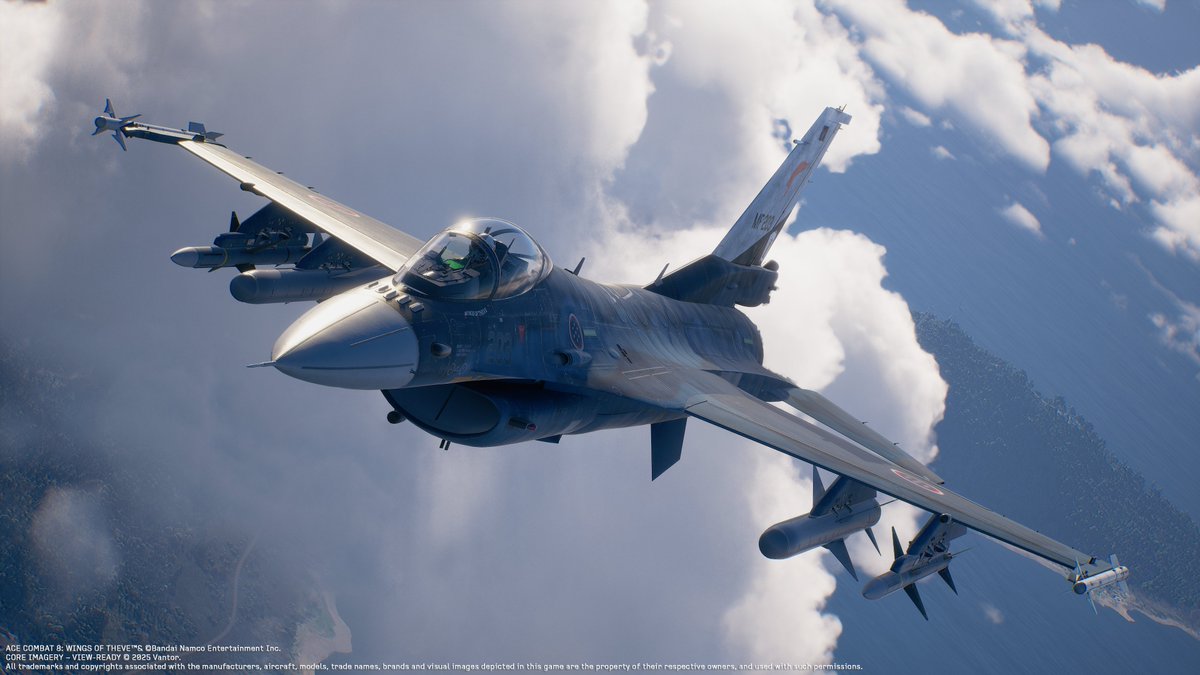 PROJECT_ACES's tweet photo. 【🐥ナゲッツの戦闘機紹介：F-2A】
F-16をベースに開発された多用途戦闘機。開発国の運用思想に基づき、洋上目標への航空阻止攻撃に最大の強みを発揮するほか、空戦にも十分対応が可能。非公式愛称は「ヴァイパーゼロ」。
#ACECOMBAT ＃ACE8 https://t.co/cDBE1RC5FI