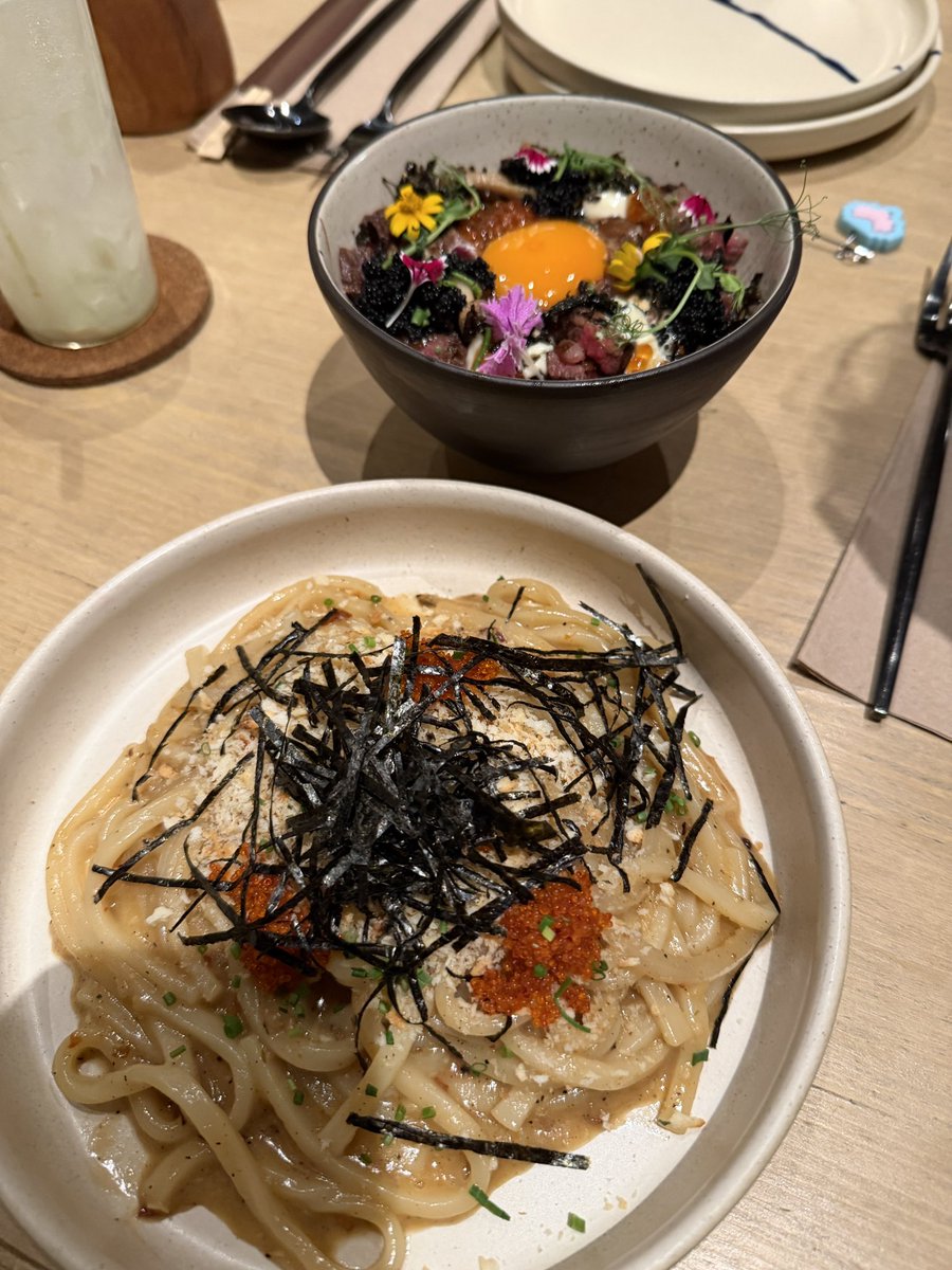 skyisclair's tweet photo. rekomendasi lagi dan masih di east mall GI yaitu Cafe Kissa 😚🫶🏻 gue udh ajak temen2 S1, tetangga gw, pacar gw dan semuanya SUKAAA🤍 fav gw miso butter scallop udon enak bgt trus CORN MATCHA LATTE BEUHH ENAK BGT gue sampe beli dua gelas dan berebut sama pacar gweh https://t.co/ZrVhBQFb7S