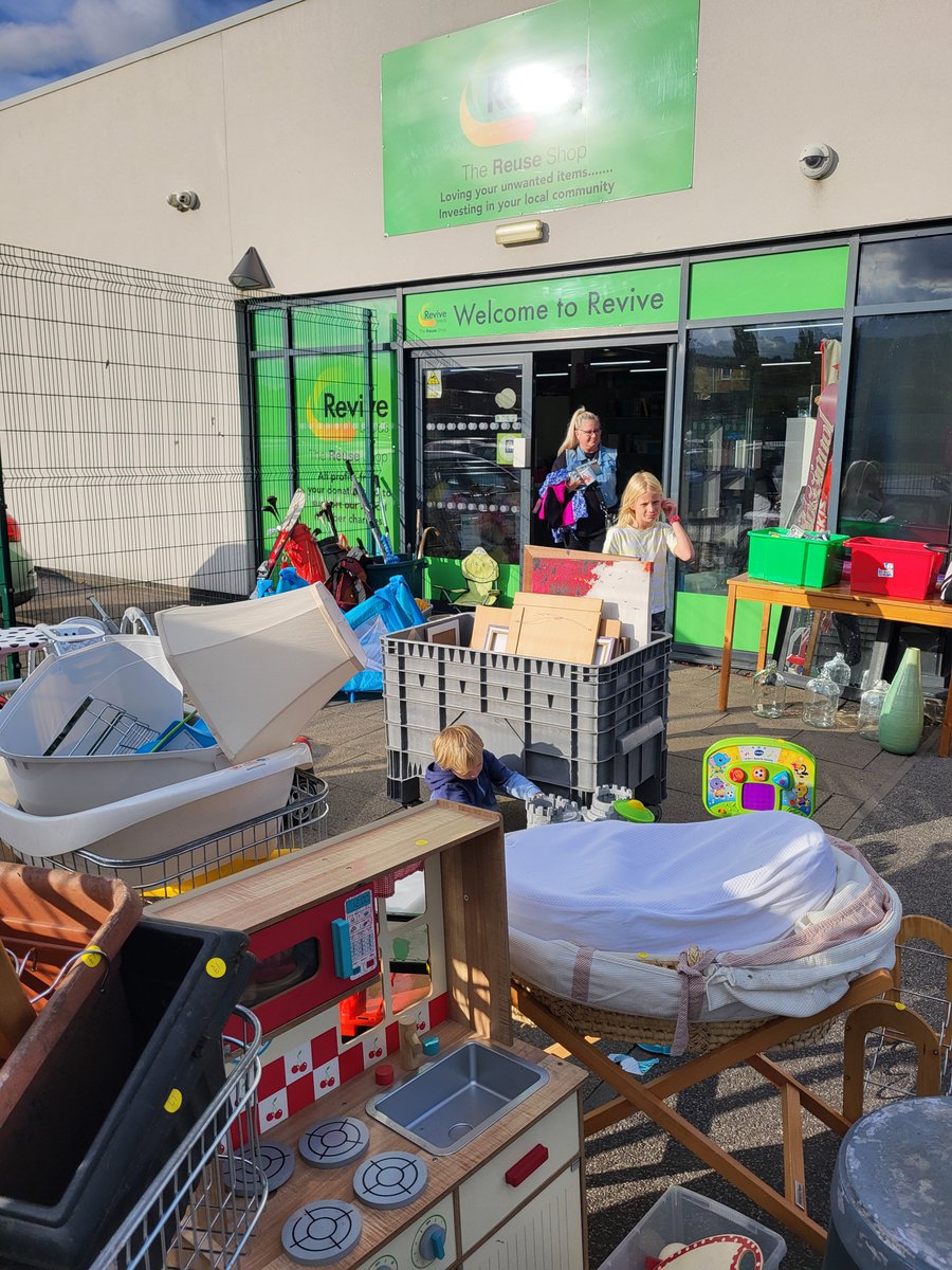 LeedsRecycles's tweet photo. The Revive reuse shops in Kirkstall, Seacroft and Hunslet has had a bumper arrival of stock as its student moving-day today. Grab a treat this week, they're open until 5:30pm https://t.co/b5IhwR6Ygz You can drop off your re-useable stuff at any of the 8 recycling centres💚 https://t.co/fjGQCvHCBJ