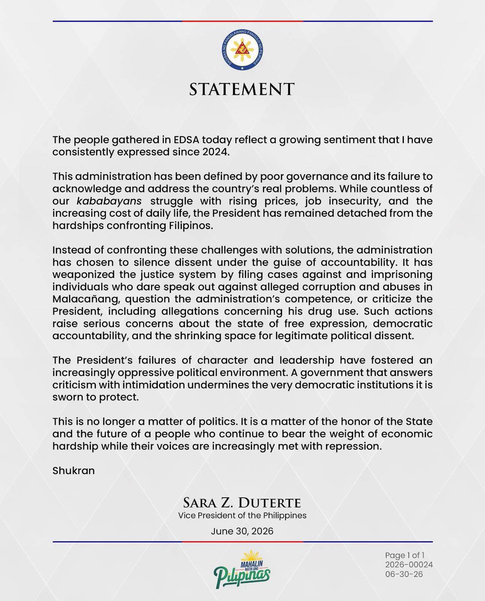 EL_FlLlBUSTERO's tweet photo. The truth is out, and Malacañang can no longer ignore it. 

VP Sara Duterte just dropped a truth bomb that speaks for millions of silent, struggling Filipinos. While prices skyrocket and everyday workers can barely survive, the administration chooses to weaponize the justice system to silence anyone who speaks up. 

The people at EDSA today prove that the frustration is REAL.

 #IStandWithVPinday #EDSA #SaraDuterte