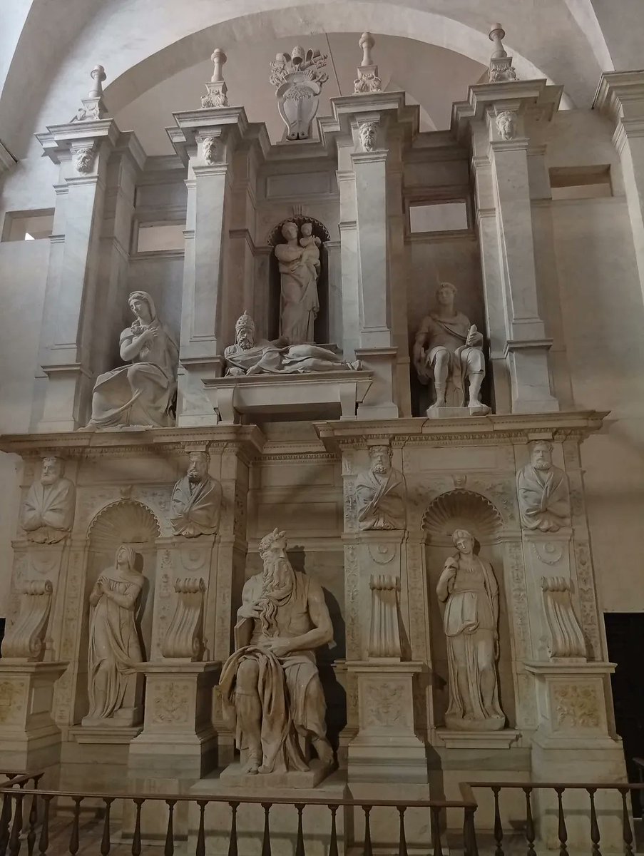 Roma's tweet photo. #BuongiornoRoma Credit:  https://t.co/dASEyIATbP - Basilica di San Pietro in Vincoli https://t.co/xfvEuwSlnY