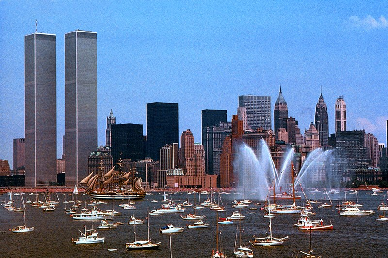 EchoesofWarYT's tweet photo. New York City on July 4, 1976 https://t.co/5Ft4w8guEY
