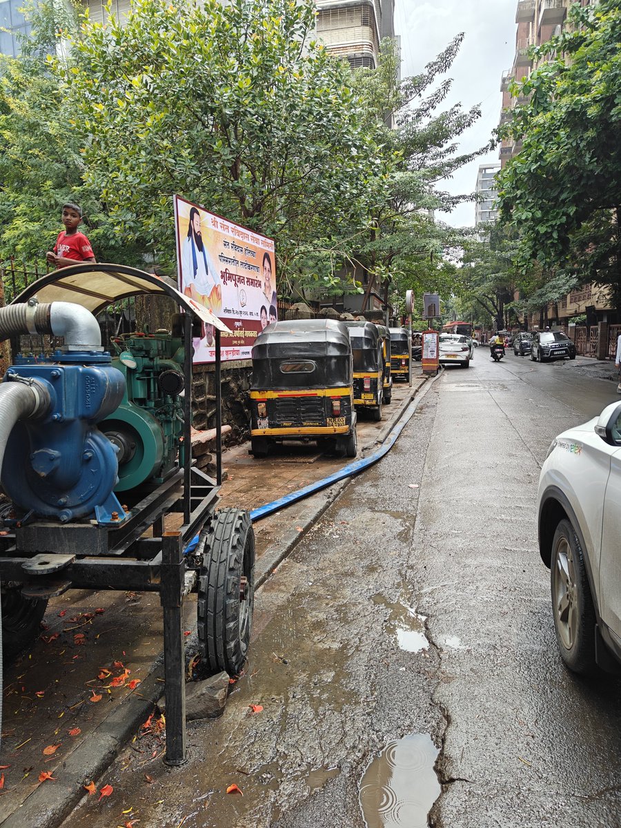 mayukh77's tweet photo. @mybmc what is the purpose of building and repairing footpaths if they cannot be used by pedestrians? Sick of autos and cars encroaching them. Location - Medplus, Thakkar Bappa Colony Road. Chembur. https://t.co/6Y7p3H93F2