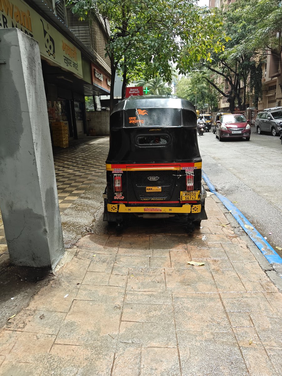 mayukh77's tweet photo. @mybmc what is the purpose of building and repairing footpaths if they cannot be used by pedestrians? Sick of autos and cars encroaching them. Location - Medplus, Thakkar Bappa Colony Road. Chembur. https://t.co/6Y7p3H93F2