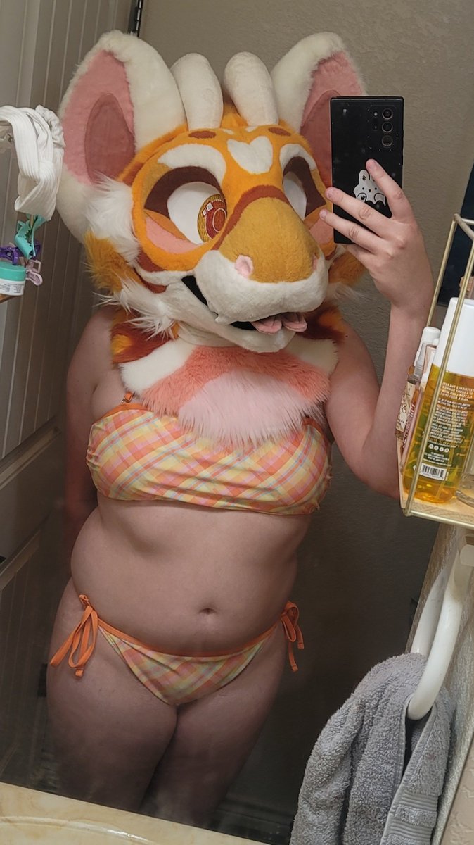 LRuffz's tweet photo. Merp Merp... Dutchie remembers he has an AD
#furry #fursuit #fursona #swimsuit https://t.co/zx72CgYvTP