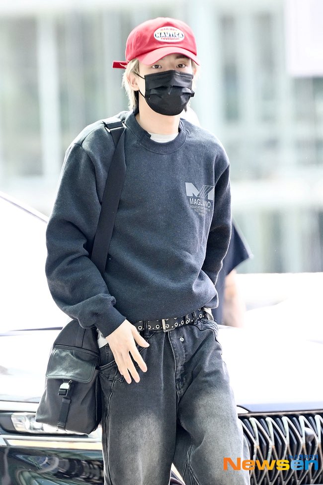 holdontightjake's tweet photo. 재윤이 ...탈색 더한거임 설마...?🫪 https://t.co/XIkuxJMGqH