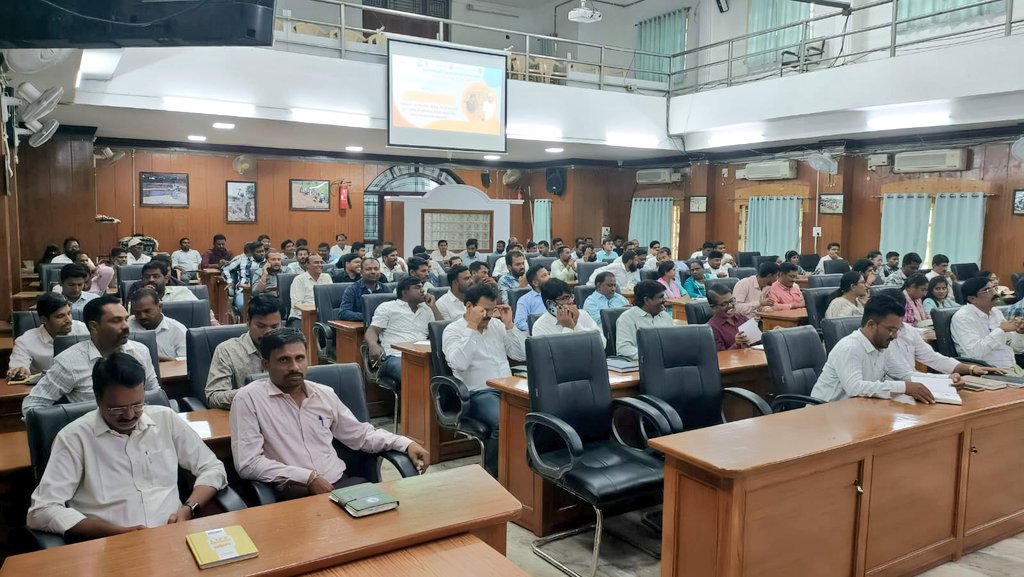 MgnregaZp's tweet photo. ದಿನಾಂಕ 30.06.2026 ರಂದು ಜಿಲ್ಲಾ ಮಟ್ಟ ಅಧಿಕಾರಿಗಳು ಹಾಗೂ ತಾಲೂಕು ಮಟ್ಟದ ಅಧಿಕಾರಿಗಳು/ಸಿಬ್ಬಂದಿಗಳಿಗೆ ವಿಕಸಿತ ಭಾರತ ಗ್ಯಾರಂಟಿ ಫಾರ್ ರೋಜಗಾರ್ ಆ್ಯಂಡ್ ಅಜೀವಿಕ ಮಿಷನ್ (ಗ್ರಾಮೀಣ) [VB-G RAM G] ಕುರಿತು ಒಂದು ದಿನದ ತರಬೇತಿಯನ್ನು ಹಮ್ಮಿಕೊಳ್ಳಲಾಯಿತು.
@MgnregsK 
@CEOZPKalaburagi 
@Kalaburgivarthe https://t.co/wtrZLpS4Y8