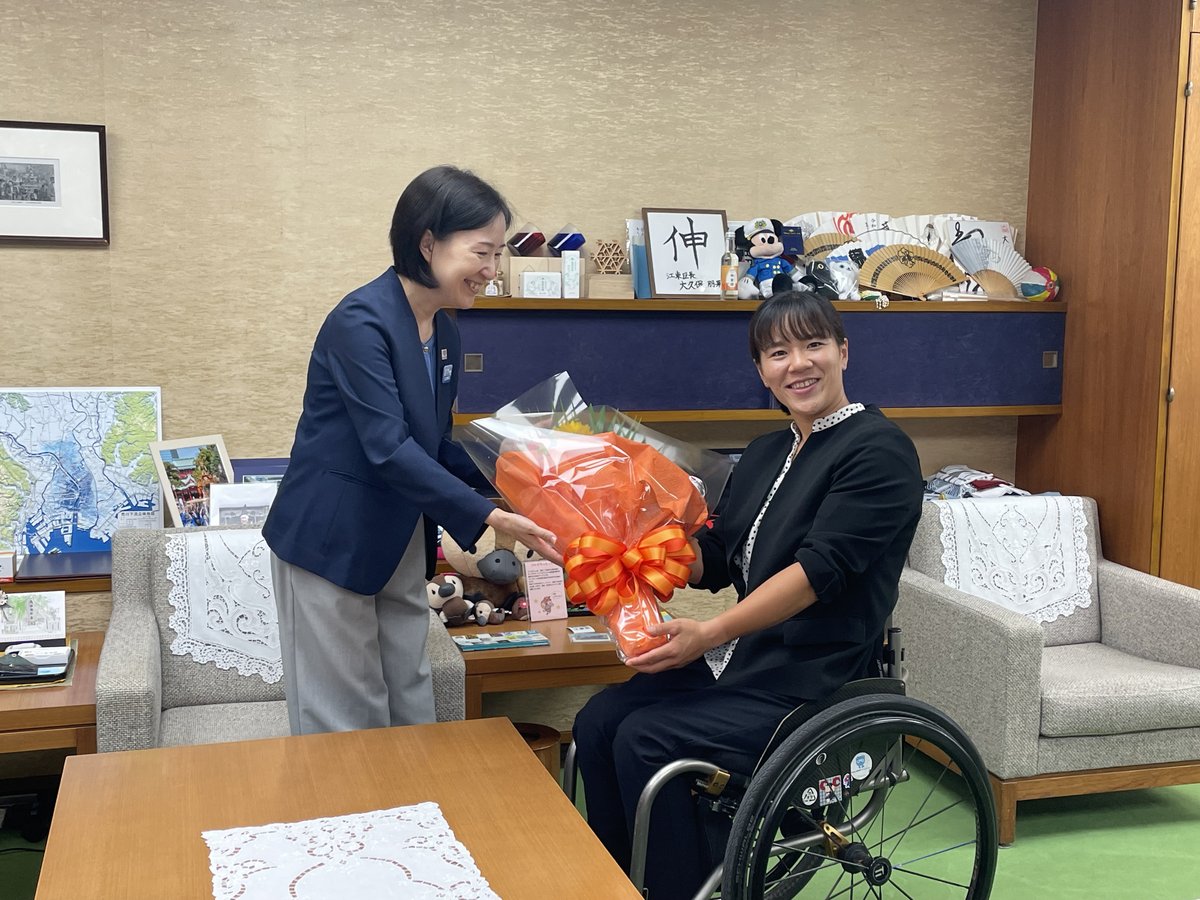 kotokeizai's tweet photo. 【パラカヌー・瀬立モニカ選手が区長表敬訪問🚣‍♀️】
江東区出身のパラカヌー選手・瀬立モニカさんが江東区長を表敬訪問し、アジア選手権優勝を報告しました✨

🔻記事はこちら
https://t.co/UCcq8ljVh1

瀬立選手は今後の国際大会や2028年のパラリンピック出場を見据え、さらなる飛躍を誓いました。 https://t.co/oa0E1NX7Wh