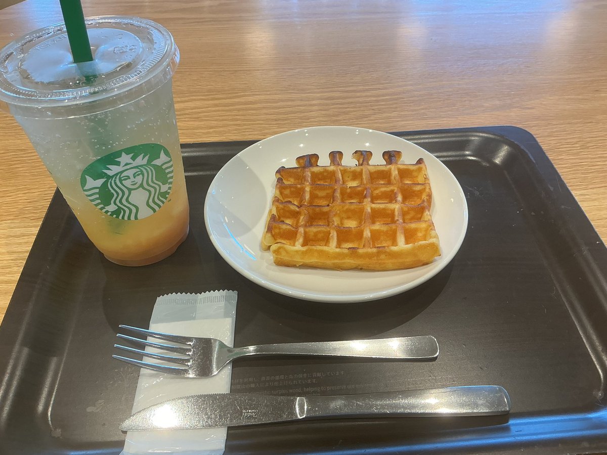 ryouimamura's tweet photo. スタバコーヒーいます‼️桃の🍑ソーダーです♪ https://t.co/G133bQE3tH
