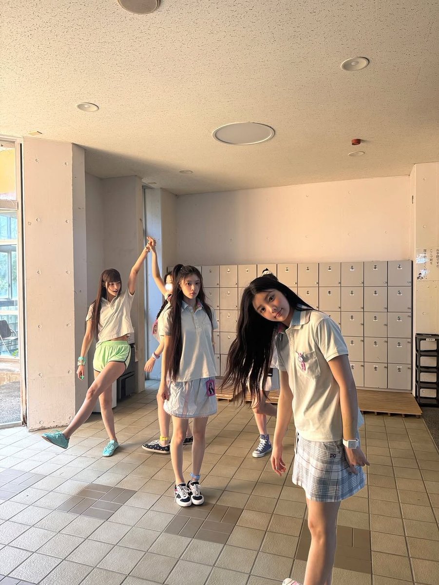 ak1babe's tweet photo. 아이돌이지만 이렇게 친구들이 찍어준 바이브나는 사진들이 정말 좋음.... https://t.co/HjyEvdM9rx