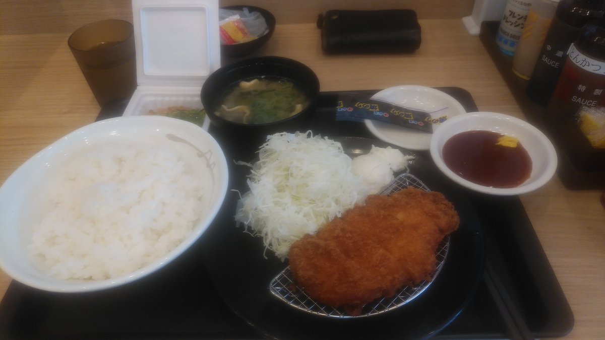orehima777's tweet photo. 朝5時から松のやの朝定ロースカツ納豆定食 https://t.co/S9QZqlL3VR
