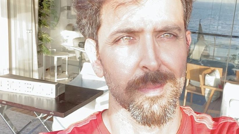 HrithikRoshan43's tweet photo. @iHrithik Sir 😉😍
#HrithikRoshan #OldPics #oldpost https://t.co/PaylwSau92