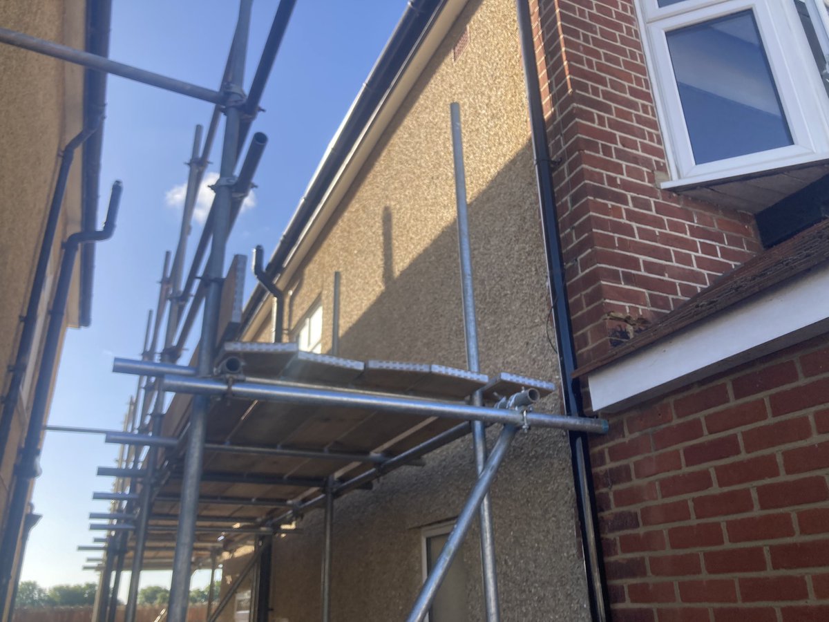 PegasusPlaster's tweet photo. Removed original pebble dashing and replaced with a 10mm shingle finish #pebbledash #enfield #en1 https://t.co/CnkgRNJqbI