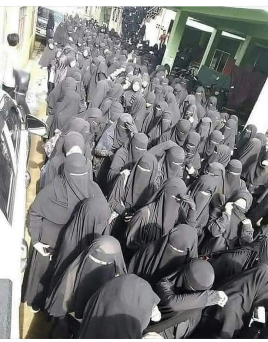 DivrigiMk's tweet photo. @filiz_tekbas_ Yeteri bilmem Allah’ı sikik yalama alçağı ..! https://t.co/o1jm2yWaWv