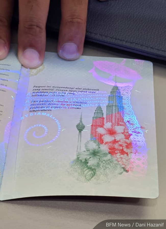 NewsBFM's tweet photo. Starting tomorrow, Malaysians aged 18 and above can apply for a new 10-year international passport, in addition to the existing five-year option.

The service will be rolled out in phases across 71 passport offices nationwide, supported by next-generation printers capable of producing up to 60 passports per hour.