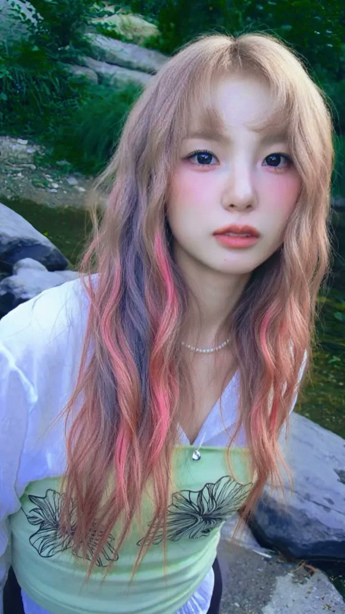 Oppa76512237's tweet photo. This hair color is so pretty #최유진 #choiyujin #yujin #kep1er @official_kep1er https://t.co/RhBMj9aNLI