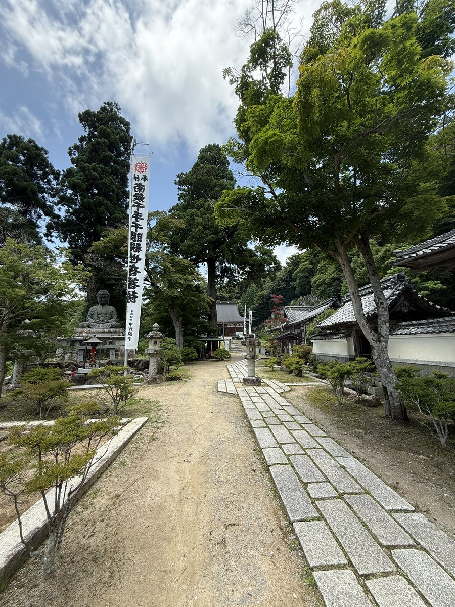 okazukuso's tweet photo. 傷ついた心を鎮めるために親を乗せて観音正寺へ行った。
つらいなあ https://t.co/VI6CKnbv85