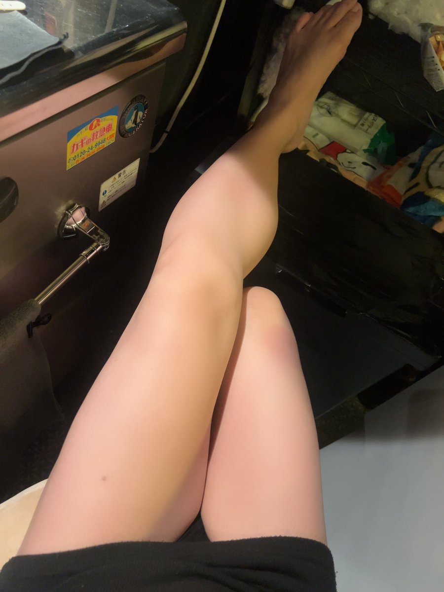 x2san's tweet photo. 6/30日（火）

❤️大阪の女装です♡男の娘ですけど仲良くしてね♪(＾ｰ^)美脚が自慢wミナミにおいで❤️

♡女装MIXBARゆきちゃん家♡

🟥21時オープン〜朝まで🟥

🍻飲み放題&カラオケ付き
（TAX・チャージ無し）
お一人様
①最初の１時間→2,000円
②延長１時間ごと→1,500円

カラオケ🎤歌い放題

ゆきママ💕初見さん歓迎

✨飲み放題&歌い放題🎤🎶🍻