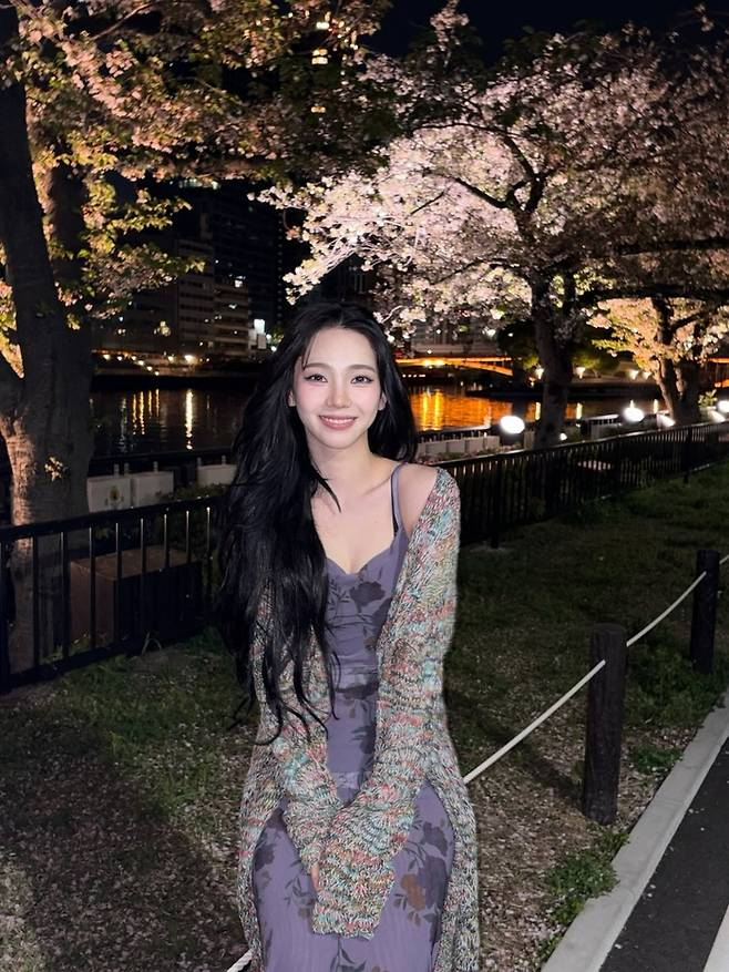 ssuttti's tweet photo. 백인한테 너는 백인이니 하얀 피부여야하는데 왜 태닝했어?
흑인한테 너는 왜 저사람처럼 새까맣지 않고 갈색이야?
↑ 누가 봐도 인종차별

아시아인한테 너는 왜 노랗고 어두운 피부가 아니라 밝아? 너는 미백주사를 맞고 미백크림을 전신에 바르는게 분명해
↑ 이 질문은 인종차별적이 아니야? https://t.co/DzzqzIwSgE