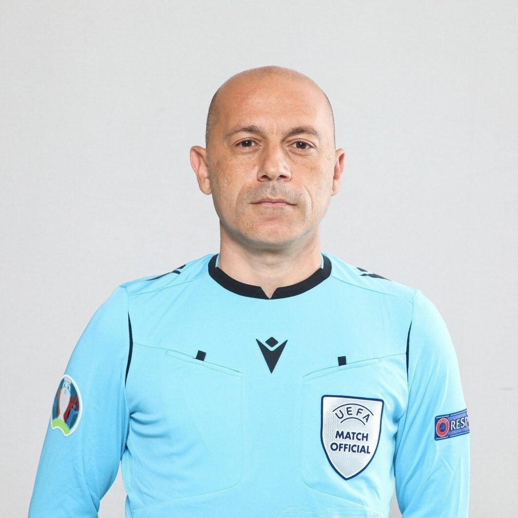 futbolarena's tweet photo. İbrahim Hacıosmanoğlu: "FIFA yeni kurallarla ilgili kampa hakem yollayacaklarına dair bize haber gönderdi. 'Kim?' diye sordum, 'Cüneyt Çakır' dediler. 'Sakın yollamayın, kampa kesinlikle onu almayız' dedim." (Sözcü) https://t.co/n6Whz2Drpr