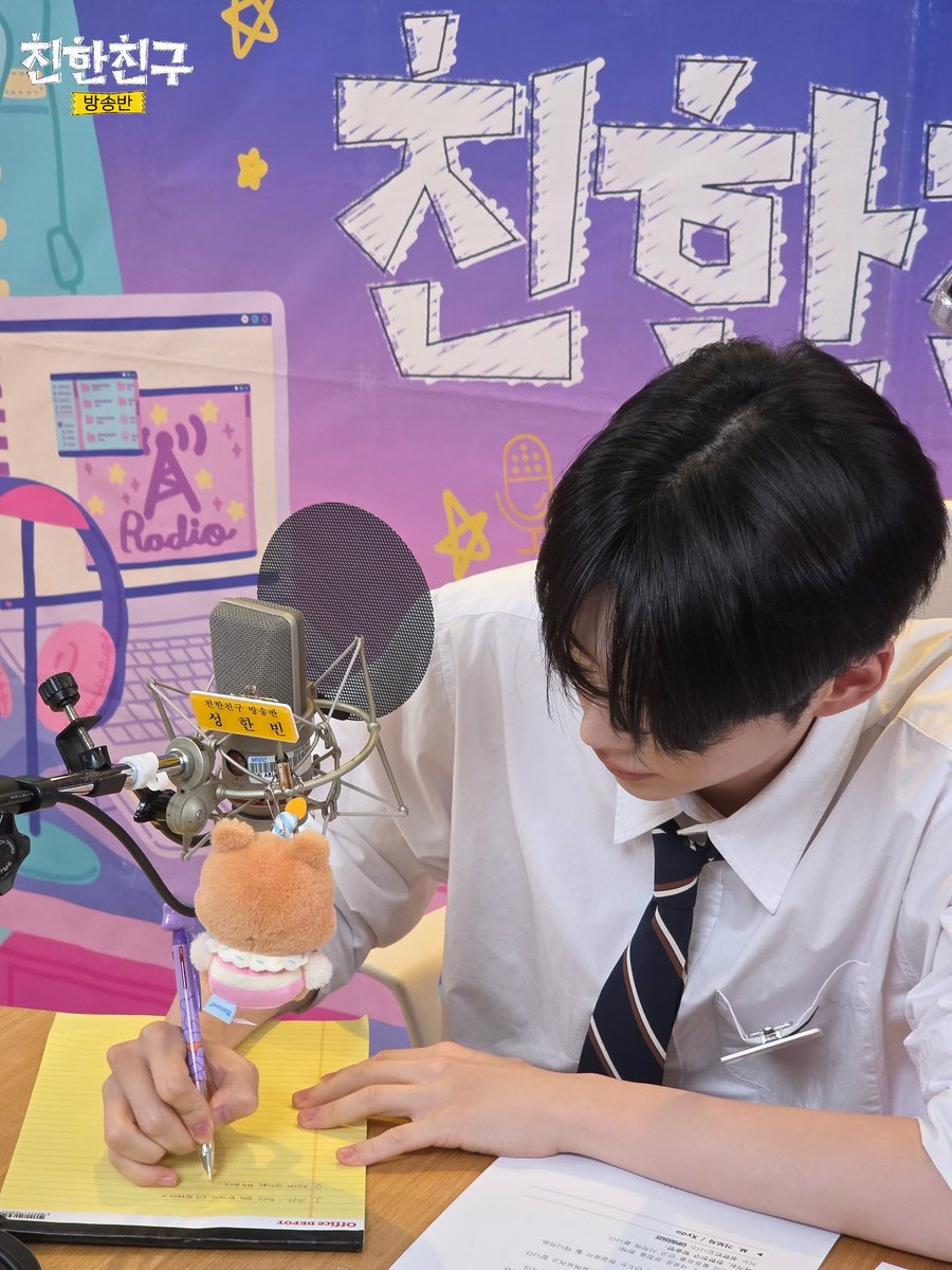 zerose97's tweet photo. ✨ 성한빈 DJ 축하 기념 #RT 이벤트 ✨
​우리 햄디의 DJ 데뷔를 축하하는 마음을 담아 소소한 이벤트 진행합니다!
​🎁 선물: 메타몽 볼펜 (2명, 각 1개씩 랜덤발송)
​💙 참여 방법: 이 글 RT + 한빈이 DJ 축하 멘트 한 줄!
​📢 당발: 7월 3일
​한빈이 목소리 들으면서 다들 햄복한 하루 보내세요🐹🎧 https://t.co/EaJQtsJjKV
