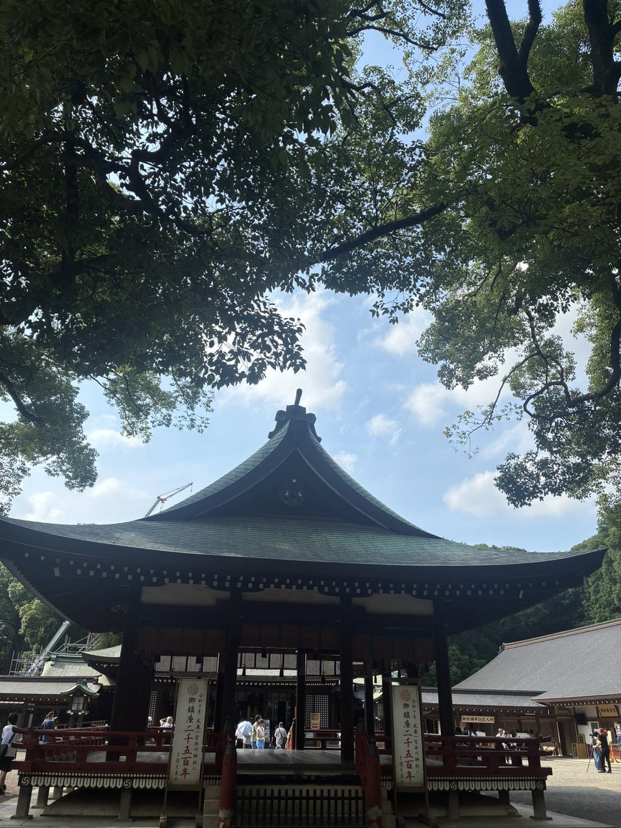 bmpkktfr's tweet photo. 6月30日夏越大祓。打ち合わせで出てきたので昼休みをずらしてお参りにきました。人形納め所には神職様が立ちお祓い��してくださいました。茅の輪のお守りを買ってきました😆
#武蔵一宮氷川神社
#上半期終わり 
#いまそら https://t.co/gIJP6aXuWm