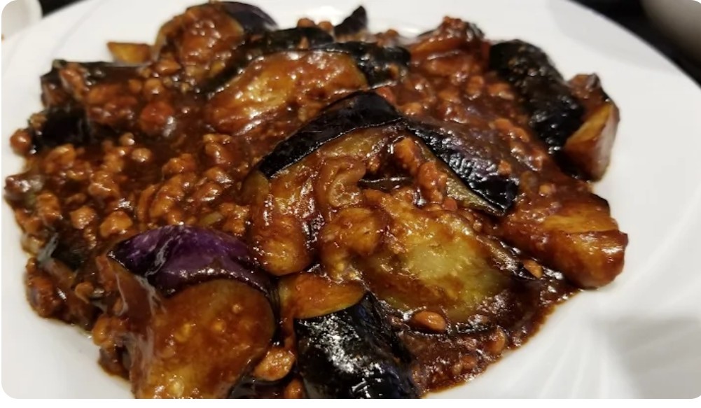 etn_bv's tweet photo. 俺の昼飯@新宿
🍆がピリ辛で美味しい

会社から貰った麻婆🍆が
激辛だったらどうしよう…？
心配してたら大盛りでした😊
🍆💴🍆💴🍆💴

※写真は広い画です https://t.co/slDhzc7TtK
