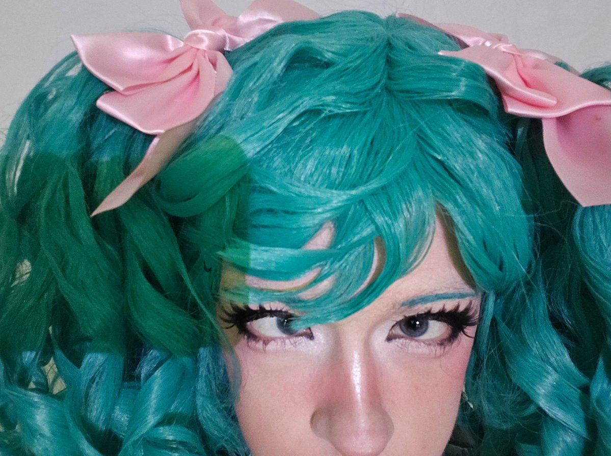 jayrpg_'s tweet photo. BUTT IS BACK 🎉 last miku photo dump 💚 #cosplayㅤ https://t.co/0LP2W59OjU