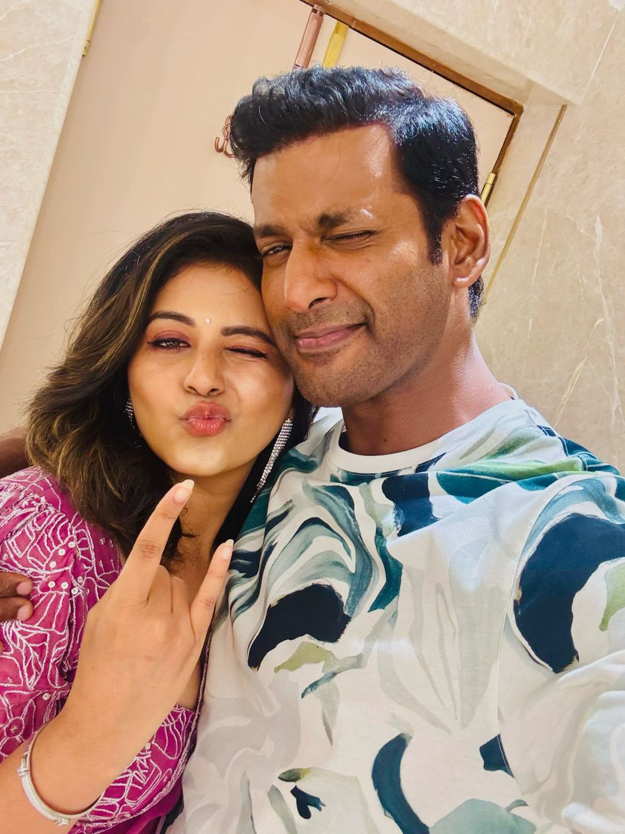yoursanjali's tweet photo. Time flies. Years pass. But some memories and some special people remain timeless.
More than a decade later, we're still the same pranksters at heart. Here's to a friendship that nothing can ever change.
Loads of love. ❤️

@VishalKOfficial 
#Magudam #Makutam https://t.co/GACXewMftm