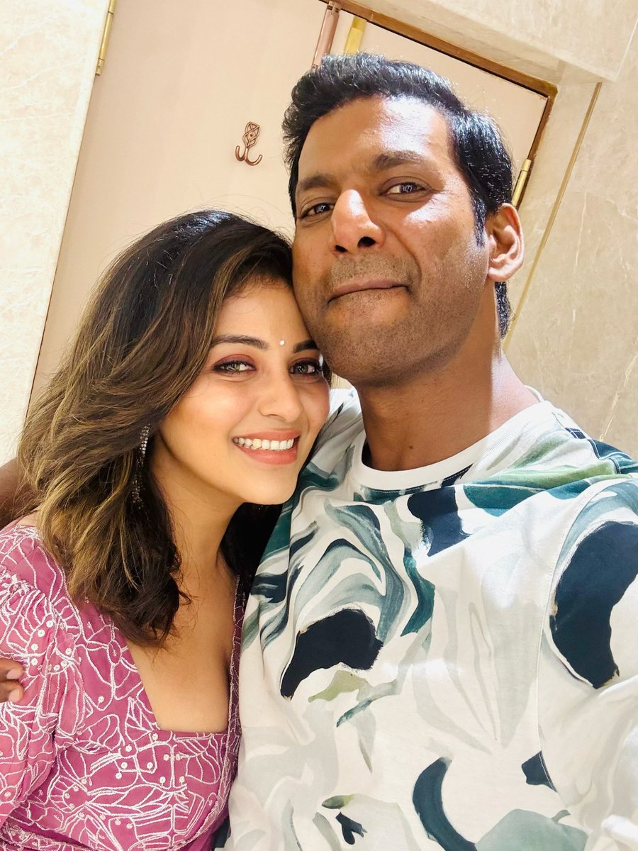 yoursanjali's tweet photo. Time flies. Years pass. But some memories and some special people remain timeless.
More than a decade later, we're still the same pranksters at heart. Here's to a friendship that nothing can ever change.
Loads of love. ❤️

@VishalKOfficial 
#Magudam #Makutam https://t.co/GACXewMftm