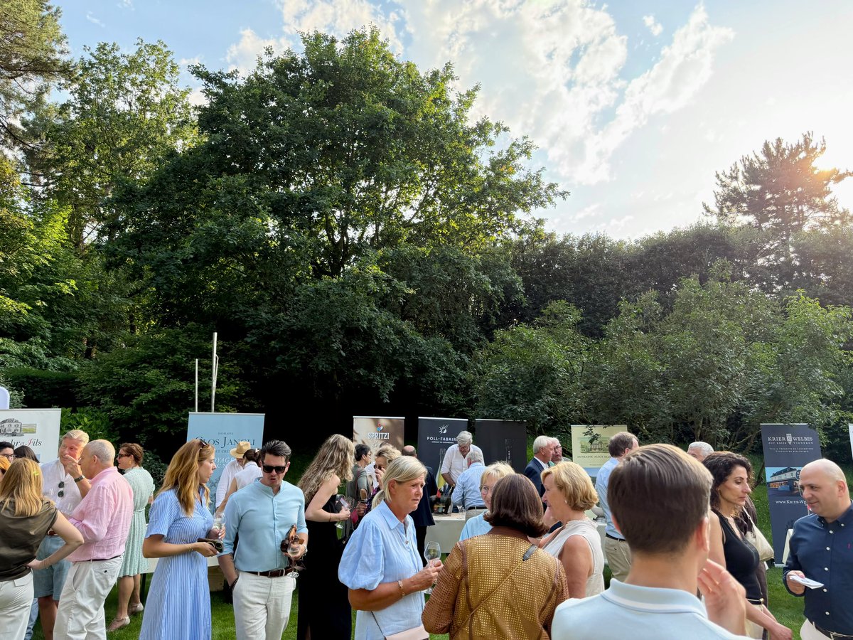 LUinBrussels's tweet photo. Het was een groot genoegen om burgemeester @cathycoudyser, de professionals uit de sector en onze gasten te mogen verwelkomen in #Knokke voor een exclusieve presentatie van onze wijnen en crémants uit de 🇱🇺Moezelstreek. Dank aan alle aanwezigen voor dit gezellige proefmoment.🥂 https://t.co/cjzUdXEyjt