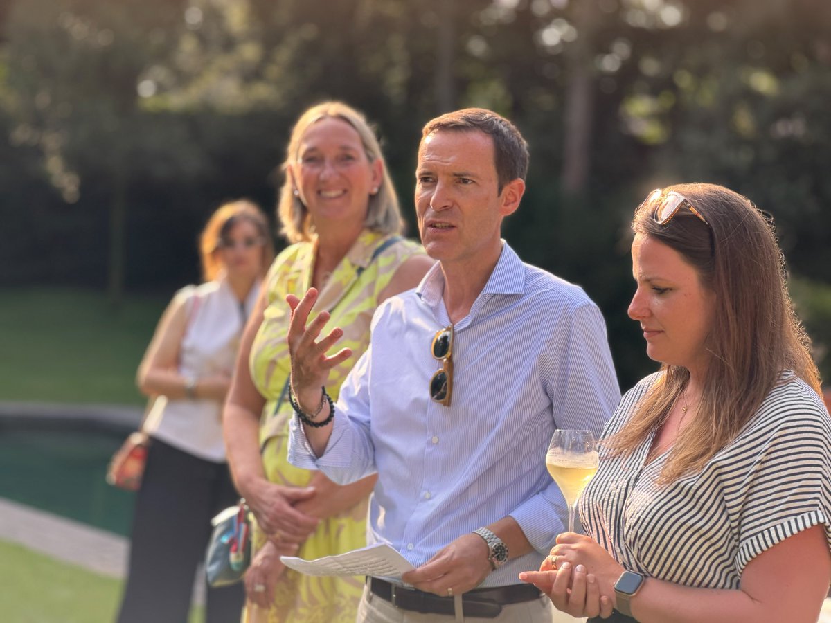 LUinBrussels's tweet photo. Het was een groot genoegen om burgemeester @cathycoudyser, de professionals uit de sector en onze gasten te mogen verwelkomen in #Knokke voor een exclusieve presentatie van onze wijnen en crémants uit de 🇱🇺Moezelstreek. Dank aan alle aanwezigen voor dit gezellige proefmoment.🥂 https://t.co/cjzUdXEyjt