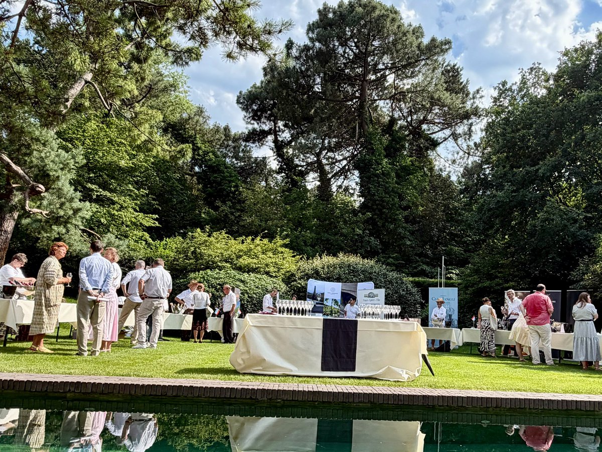 LUinBrussels's tweet photo. Het was een groot genoegen om burgemeester @cathycoudyser, de professionals uit de sector en onze gasten te mogen verwelkomen in #Knokke voor een exclusieve presentatie van onze wijnen en crémants uit de 🇱🇺Moezelstreek. Dank aan alle aanwezigen voor dit gezellige proefmoment.🥂 https://t.co/cjzUdXEyjt