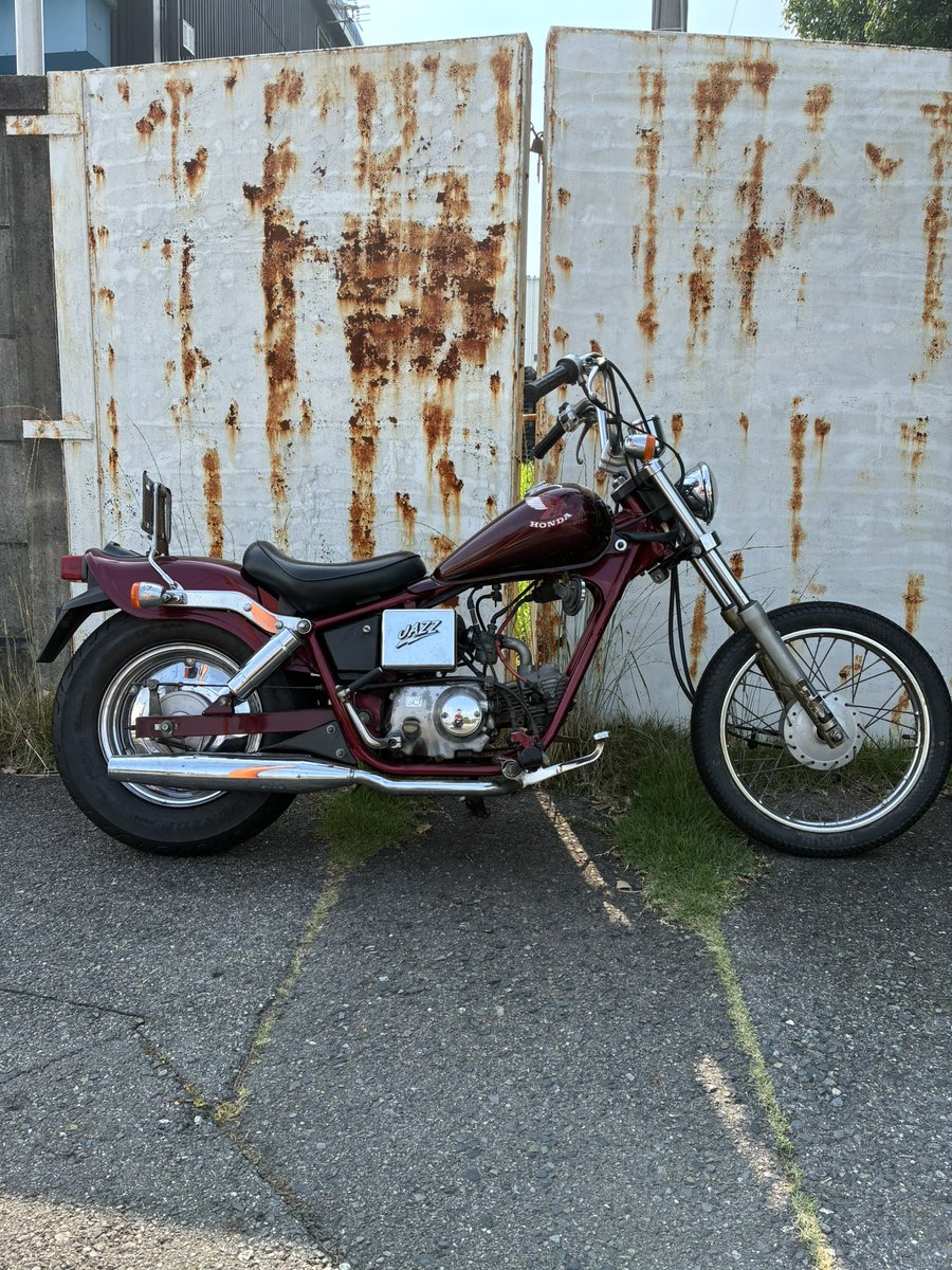 RIGHTSTUFF6656's tweet photo. ホンダ　JAZZ   FORSALE
初期型6V車　フロントフェンダーレス　前後タイヤ新品交換　バッテリー新品交換　キーはタンクとメインキーシリンダー別　キャンセル車につきお安めにします　詳細DMにて　#JAZZ  #原付　#４ミニ　#アメリカン　#ミニバイク https://t.co/KIKwK45ZNW